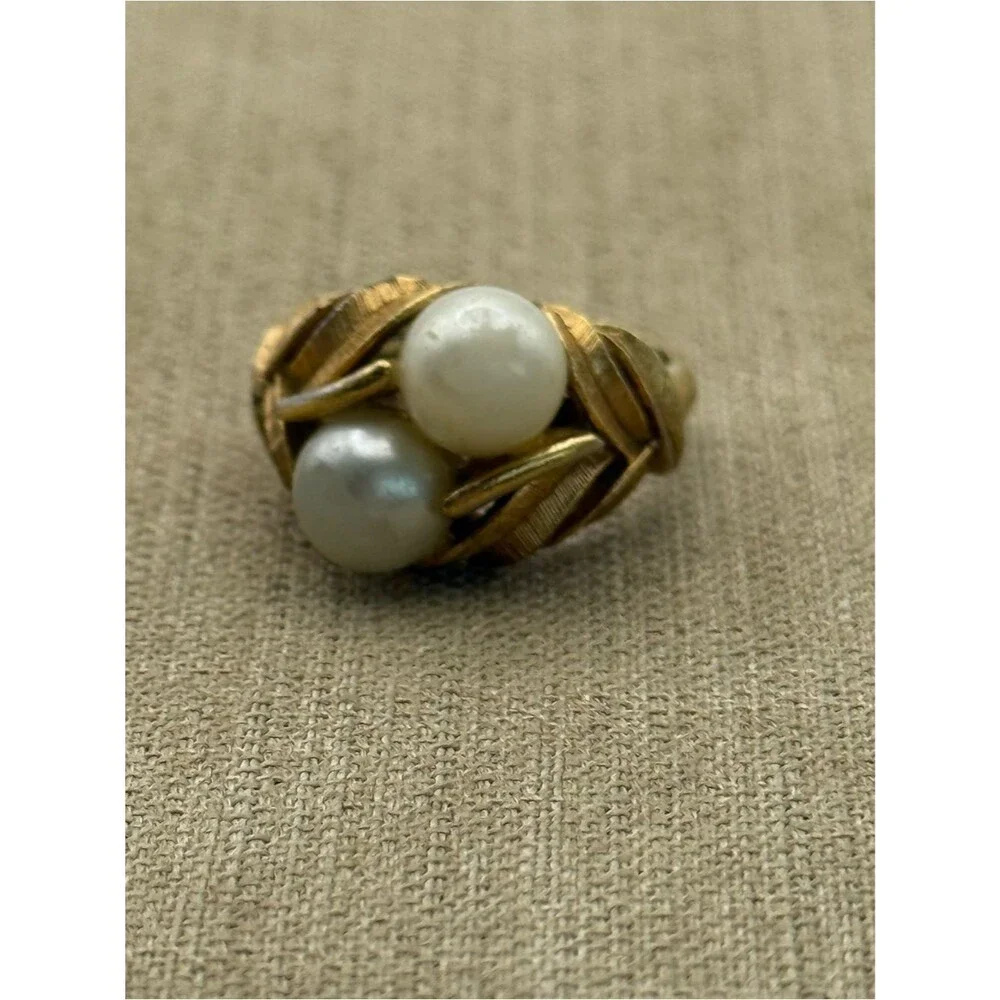 Avon gold tone faux pearl ring